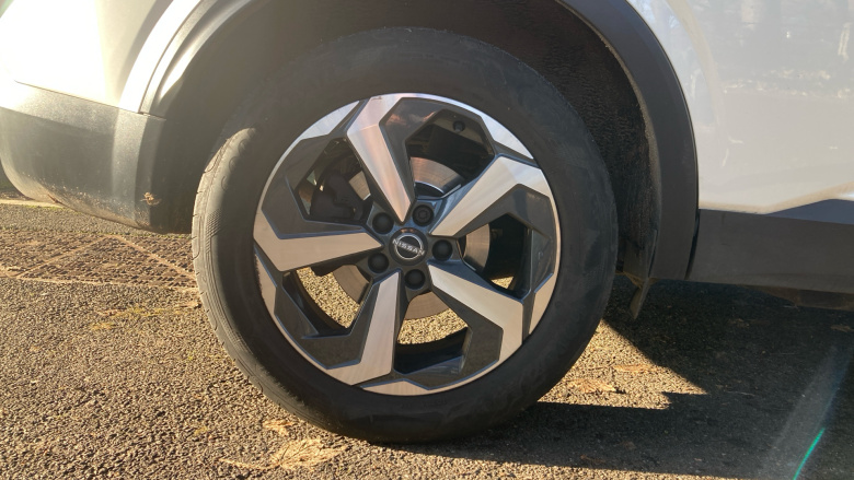 Nissan Qashqai 1.3 DiG-T MH 158 N-Connecta 5dr Xtronic Petrol Hatchback